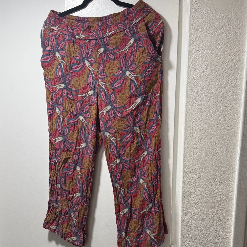 LOFT Multicolor Floral Capri Pants w/pockets